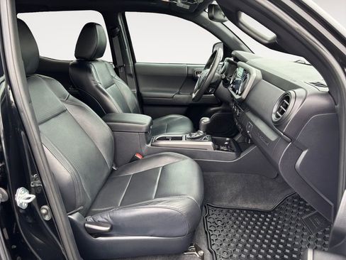 Used 2021 Toyota Tacoma TRD Off-Road image 10