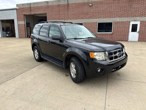 Used 2011 Ford Escape XLT w/ 203A Rapid Spec Order Code AWD/4WD image 3