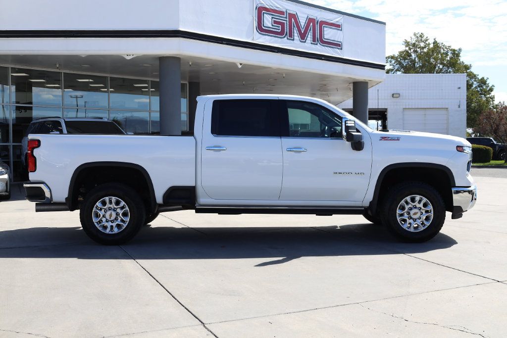 Used 2024 Chevrolet Silverado 3500 LTZ w/ LTZ Convenience Package AWD/4WD image 7