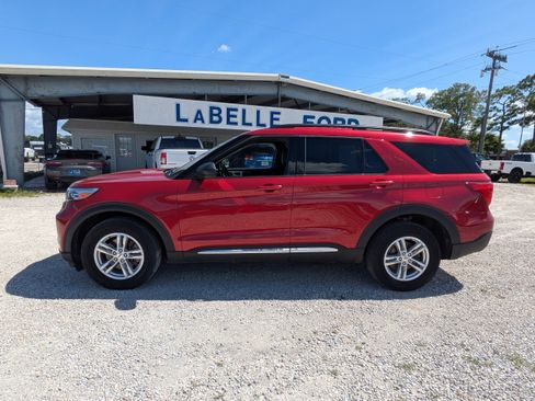 Used 2023 Ford Explorer XLT w/ Equipment Group 202A AWD/4WD image 7