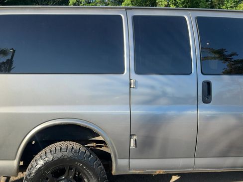 Used 2007 Chevrolet Express 1500 AWD Passenger w/ LT Preferred Equipment Group image 13