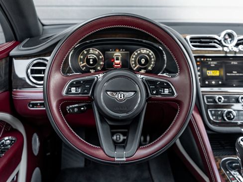 Certified 2024 Bentley Bentayga AWD/4WD image 30