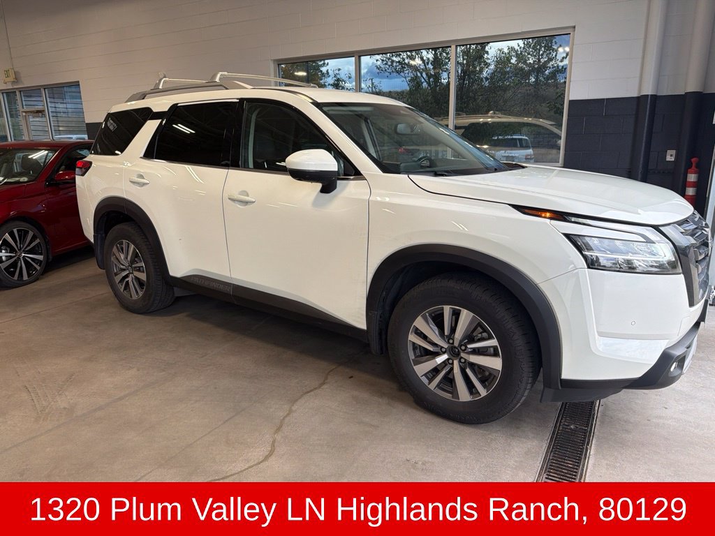 Used 2022 Nissan Pathfinder SL w/ SL Black Package AWD/4WD image 2