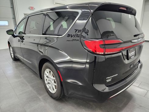 Used 2024 Chrysler Pacifica Touring-L image 5