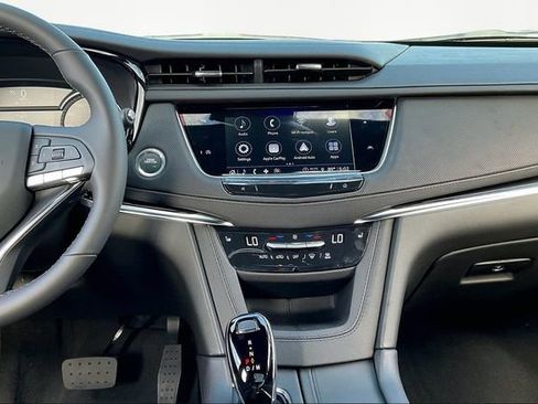 New 2025 Cadillac XT6 Luxury image 8