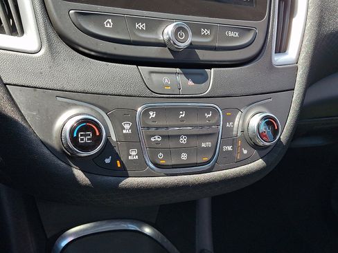 Used 2023 Chevrolet Malibu LT FWD image 17