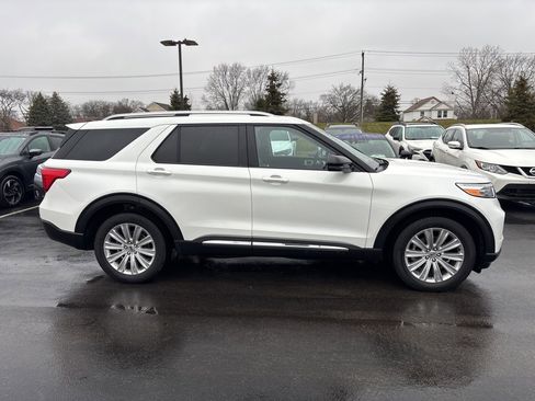 Used 2023 Ford Explorer Limited w/ Limited Technology Package image 2