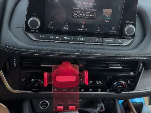 Used 2021 Nissan Rogue SV w/ Premium Package image 2