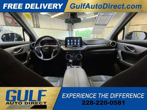 Used 2025 Chevrolet Blazer LT FWD image 2