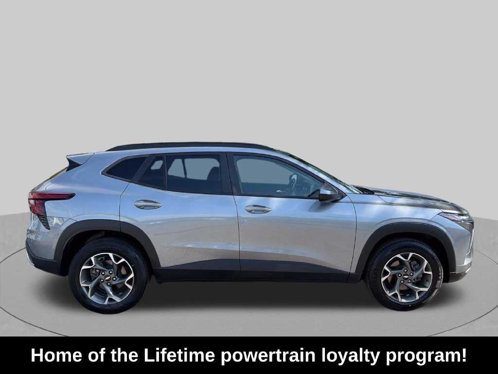 Used 2024 Chevrolet Trax LT w/ Sunroof Package FWD image 7