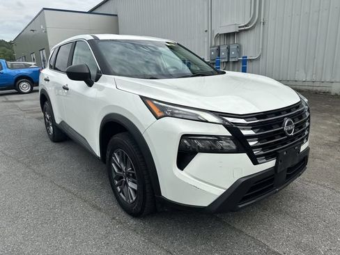 Used 2024 Nissan Rogue S AWD/4WD image 11