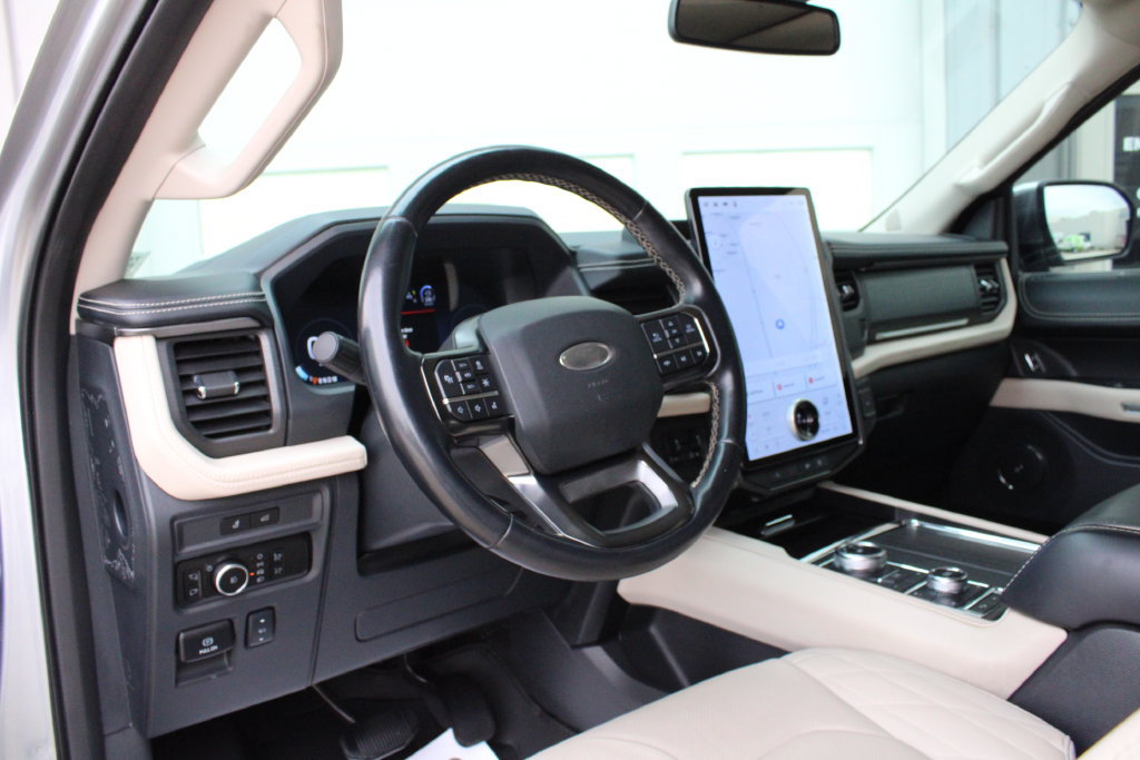 Used 2024 Ford Expedition Max Platinum AWD/4WD image 2
