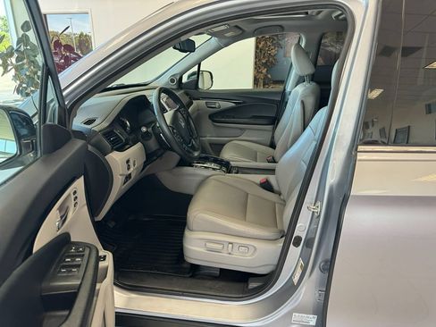 Used 2017 Honda Pilot Touring image 11