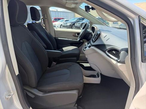 Used 2023 Chrysler Voyager LX FWD image 12