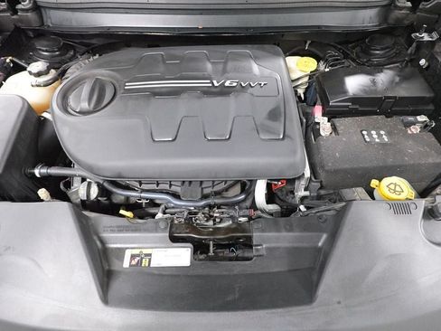 Used 2017 Jeep Cherokee Overland AWD/4WD image 35