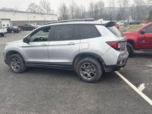 Used 2024 Honda Passport TrailSport image 2