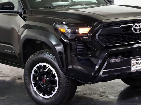 Used 2024 Toyota Tacoma TRD Off-Road image 8