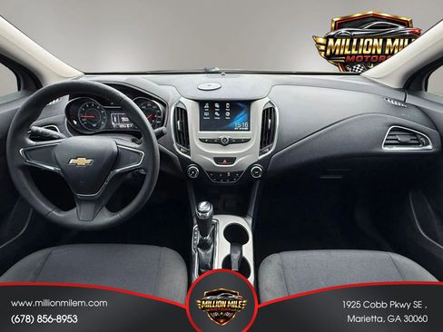 Used 2018 Chevrolet Cruze LS FWD image 3