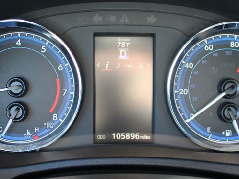 Used 2018 Toyota Corolla SE w/ SE Premium Package FWD image 24