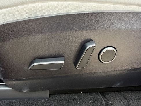 Used 2021 Tesla Model Y Long Range AWD/4WD image 22
