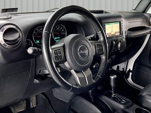 Used 2018 Jeep Wrangler Unlimited Sahara AWD/4WD image 17