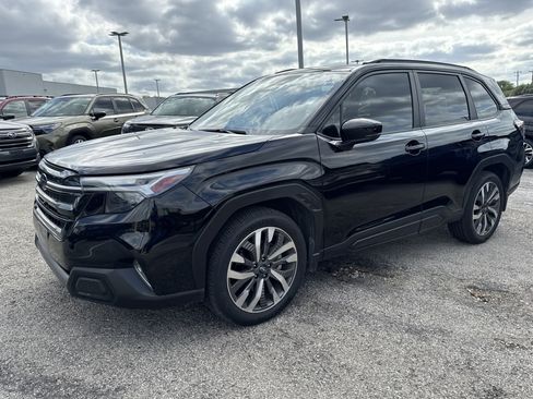 Used 2025 Subaru Forester Touring w/ Popular Package - Touring AWD/4WD image 8