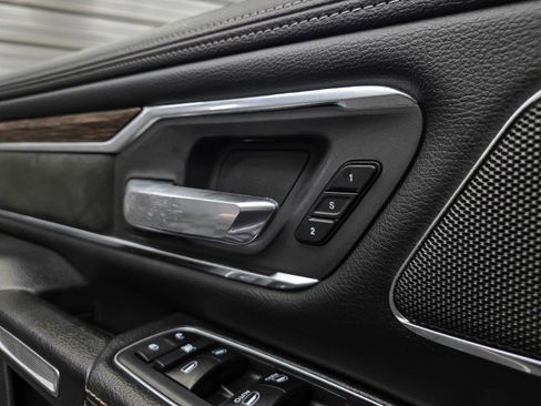 Used 2019 RAM 1500 Laramie AWD/4WD image 36