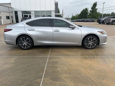 Used 2024 Lexus ES 350 w/ Premium Package FWD image 3