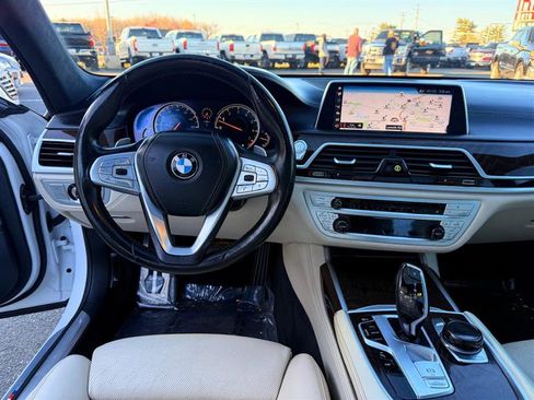 Used 2018 BMW 750i image 35