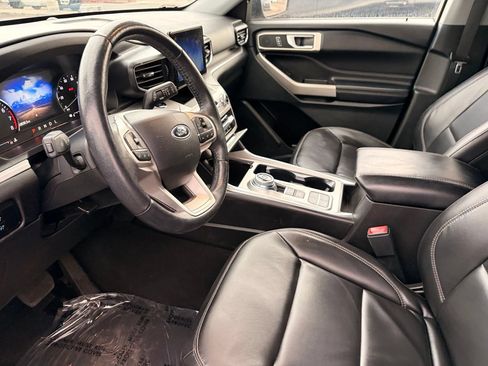 Used 2023 Ford Explorer XLT w/ Equipment Group 202A RWD image 18