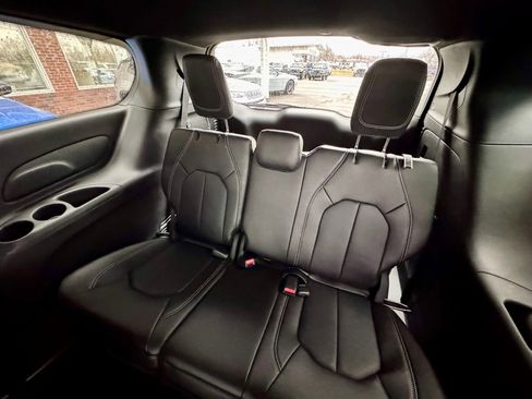 New 2026 Chrysler Pacifica Select image 10