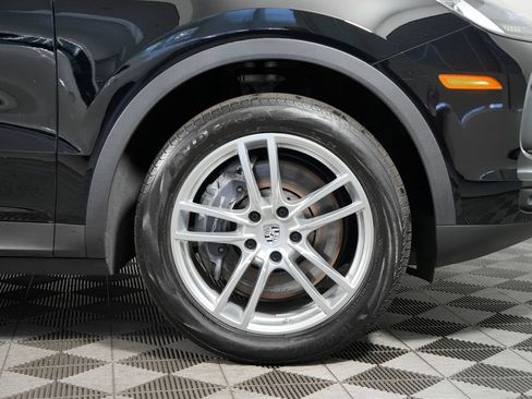 Certified 2023 Porsche Cayenne AWD/4WD image 16