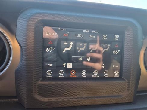 Certified 2020 Jeep Gladiator Sport w/ Quick Order Package 24S image 15