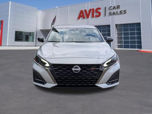 Used 2025 Nissan Altima 2.5 SR FWD image 2