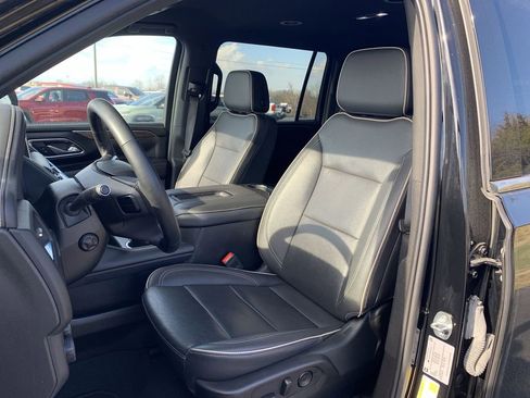 Used 2024 Chevrolet Suburban Premier image 13