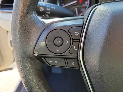 Used 2020 Toyota Camry LE image 19