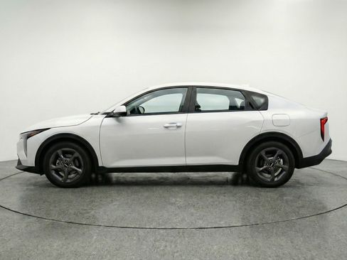 Used 2025 Kia K4 LXS image 5
