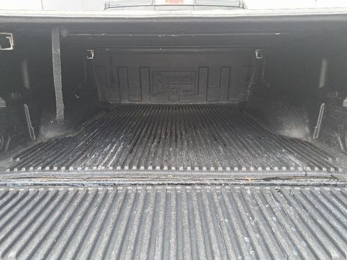 Used 2019 RAM 1500 Laramie AWD/4WD image 12
