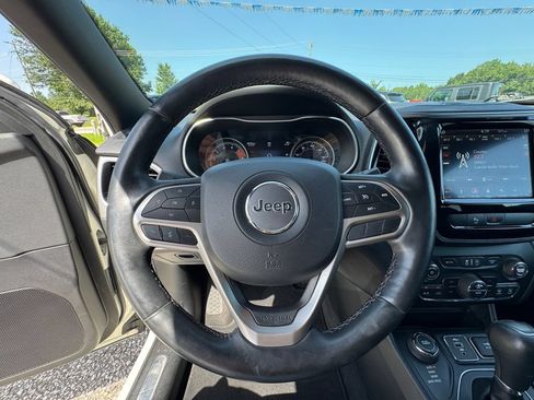 Used 2019 Jeep Cherokee High Altitude AWD/4WD image 21