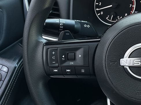 Used 2022 Nissan Rogue SV image 23