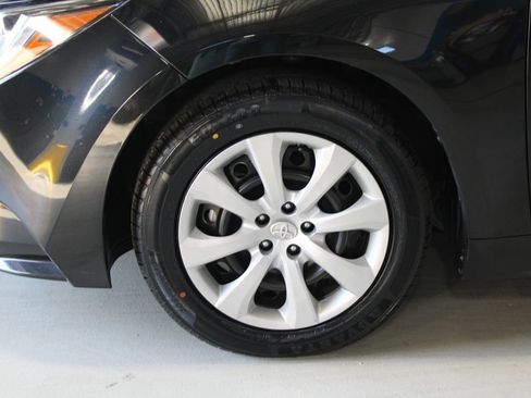 Used 2022 Toyota Corolla LE FWD image 6