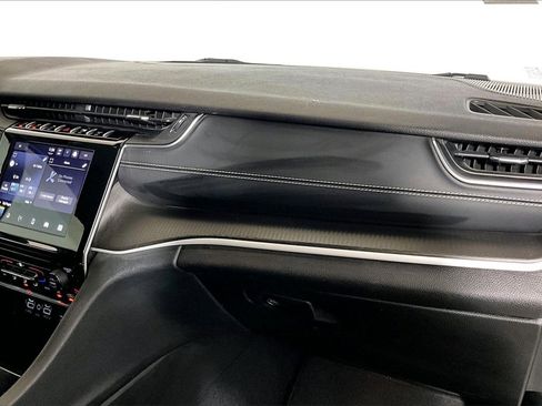 Used 2023 Jeep Grand Cherokee Laredo X image 12