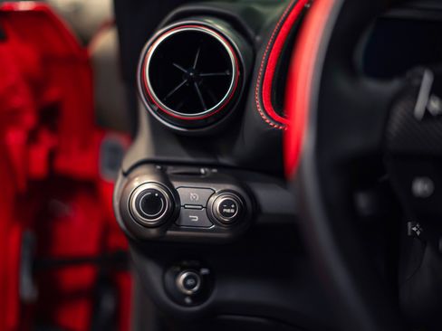 Used 2020 Ferrari 812 Superfast RWD image 16