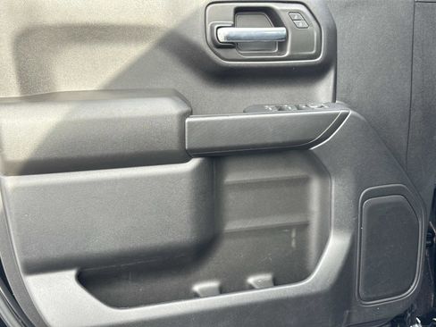 Used 2023 Chevrolet Silverado 1500 Custom image 16