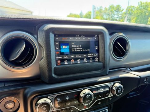 Used 2021 Jeep Gladiator Sport AWD/4WD image 25
