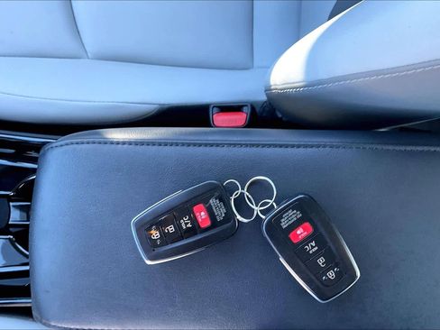 Used 2020 Toyota Prius Prime Limited image 14