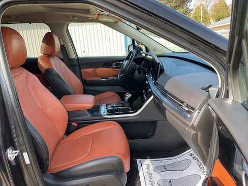 Used 2024 Kia Carnival SX Prestige image 25