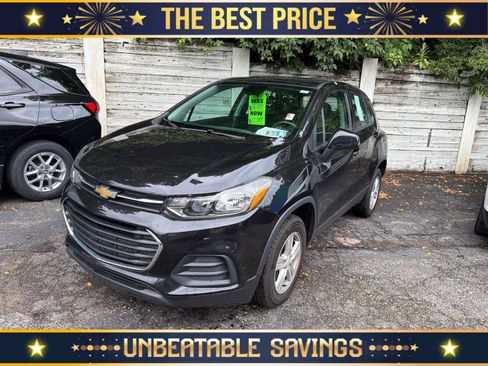 Used 2020 Chevrolet Trax LS AWD/4WD image 1