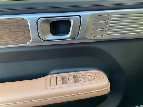 Used 2025 Hyundai Santa Fe Limited image 18