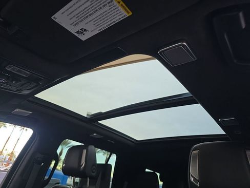 Used 2021 Cadillac Escalade Premium Luxury Platinum image 19